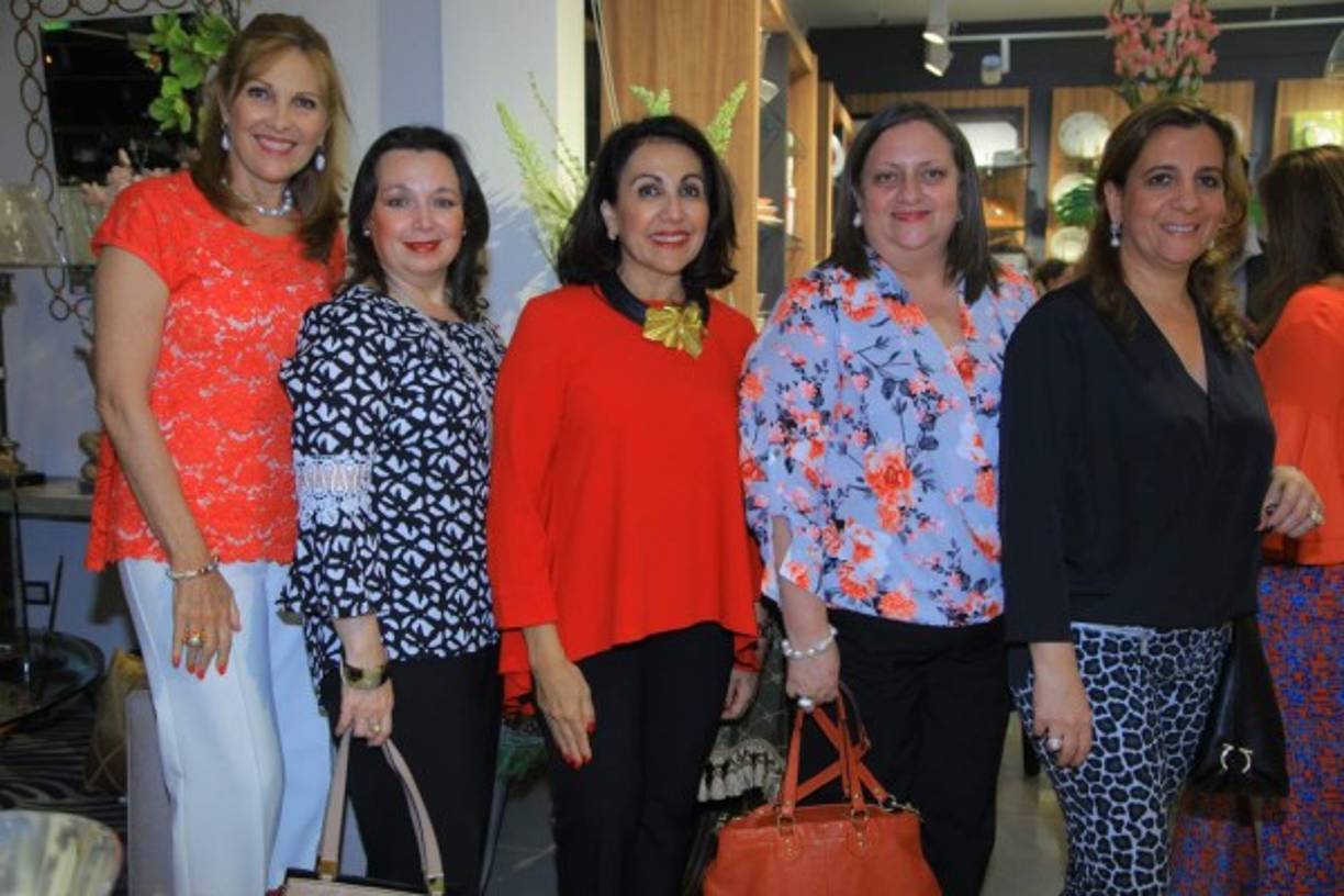 Zobeida Saybe, Martha Calderón, Carolina Canahuati, Lucena Kawas y Jackie Dieck departieron en la tarde.