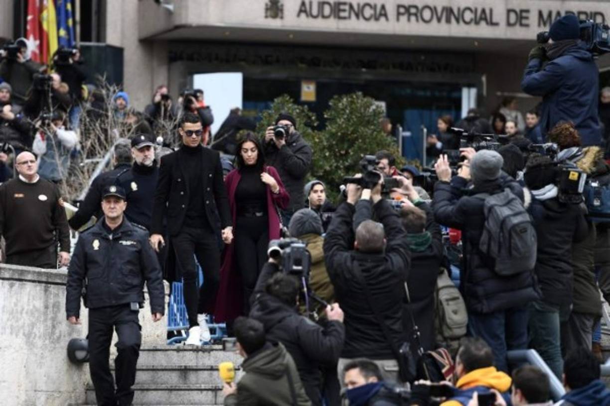 Cristiano Ronaldo y Georgina fueron esperados por varios medios de comunicación.
