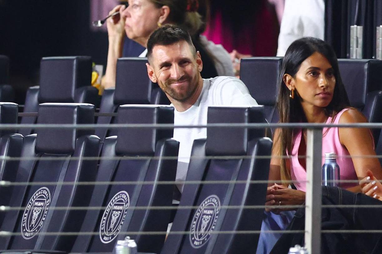 Leo Messi pudo disfrutar del triunfo de su equipo bien acompañado por su hermosa esposa <b><a rel="noopener noreferrer" href="https://www.laprensa.hn/fotogalerias/deportes/antonela-roccuzzo-foto-bikini-infartante-messi-verano-sexy-miami-estados-unidos-NA20310508#image-1" target="_blank">Antonela Roccuzzo</a></b>.