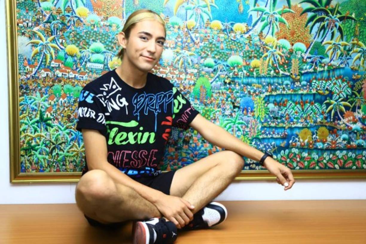 Nombre: Fredy J. Rodríguez<br/>Origen: Choluteca<br/>Estado civil: Soltero<br/>Sígalo: Facebook, Twitter, Instagram y Tiktok: @Fredyjrodríguezz<br/>El joven sureño además de ser un influyente en las redes sociales y dedicarse a ser un organizador de eventos, también es estudiante de la carrera de Ingeniería Agroindustrial.<br/> “La constancia y creer en ustedes y en Dios les ayudará a conseguir sus logros. Sean ustedes mismos y nunca olviden<br/>de dónde vienen y hacia dónde van”<br/>