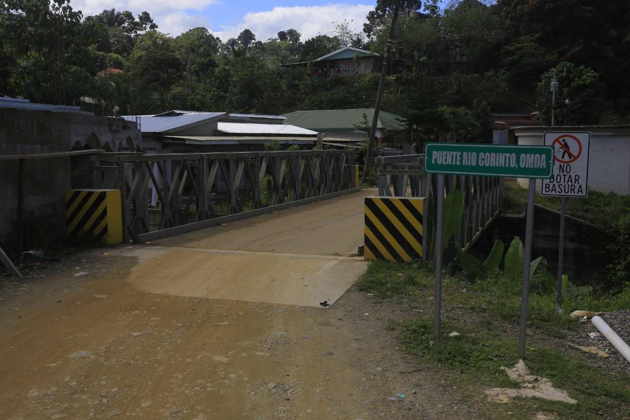 “Hay aldeas y viviendas que conectan con estas fronteras, venimos al azar para que no identifiquen un patrón como tal”, comenta el subjefe de la Policía Fronteriza Edgar Espinoza Castillo. Después de explorar el circuito el equipo de Investigación de LA PRENSA se movilizó a otro punto ciego, el cual colinda con una propiedad privada.