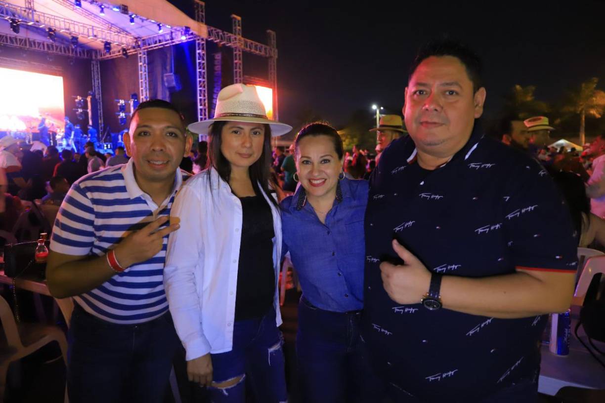 Jorge Renderos, Saraí Escobar, Ayari Bonilla y Omar Bonilla.