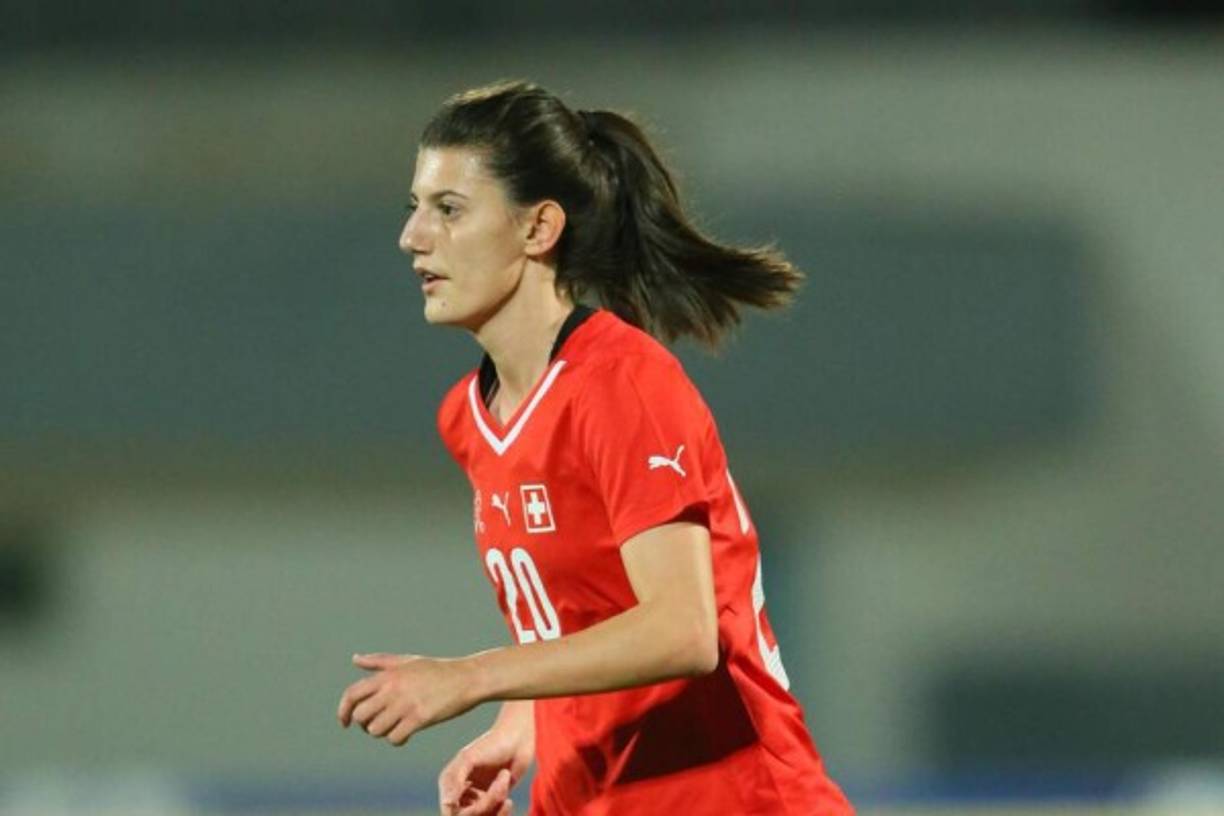 Según informaciones de medios italianos, la jugadora se lanzó al agua desde una barca alquilada y no volvió a emerger.