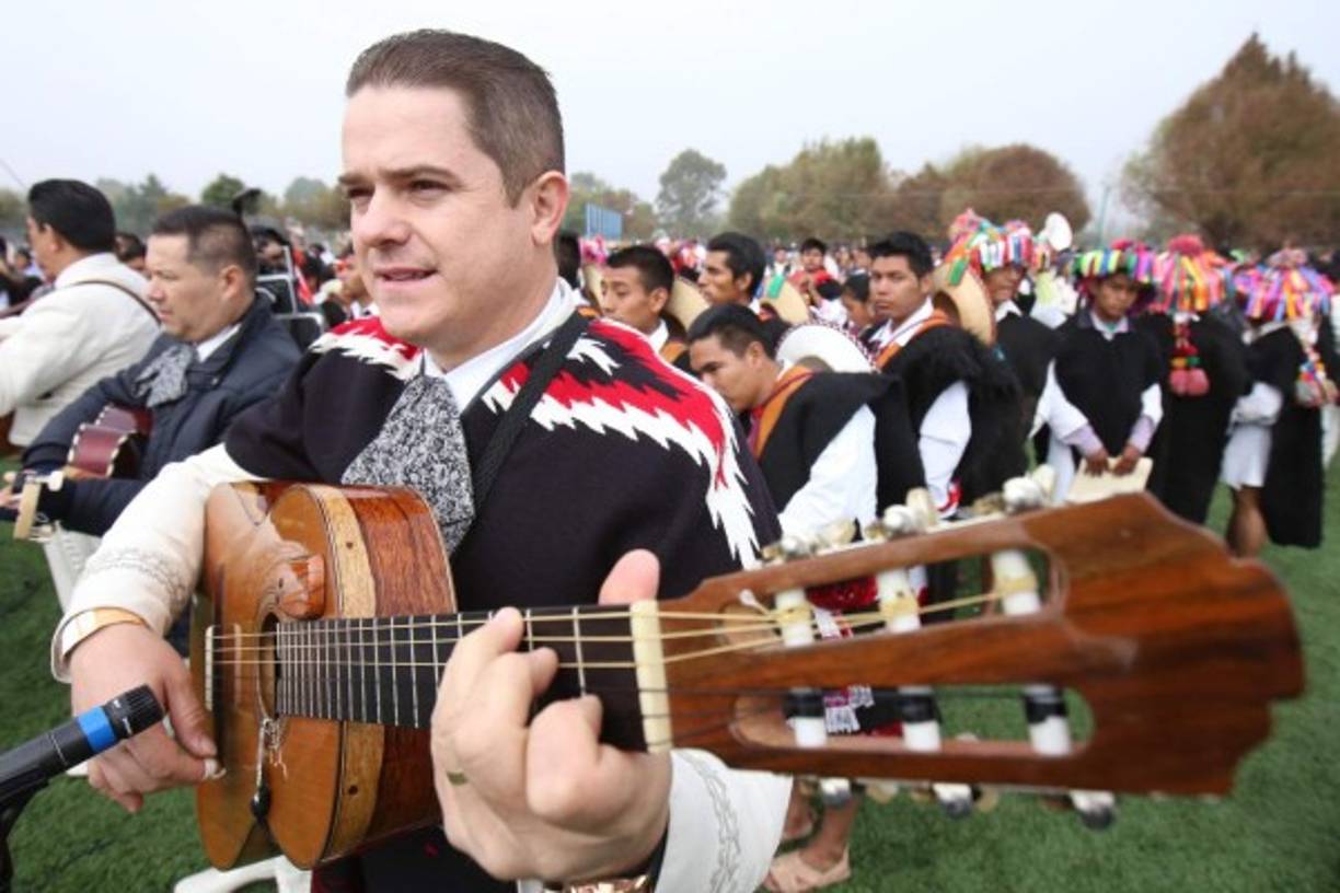 Los chiapanecos recibieron al jerarca de la iglesia católica con mariachis.