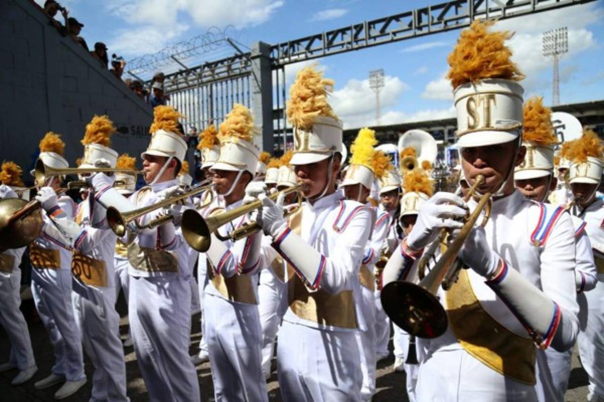 Presentación de una banda marcial en los desfiles en Tegucigalpa de Independencia Patria de Honduras.