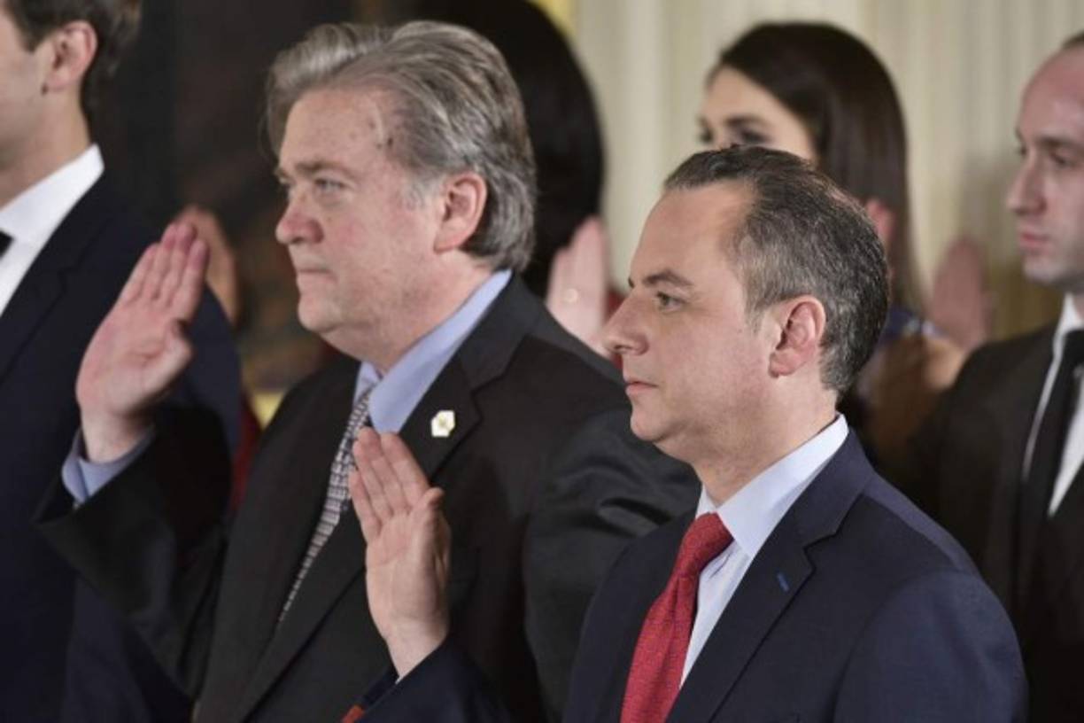 El estratega jefe de Trump, Steve Bannon y su jefe de gabinete, Reince Priebus también ganan 179.700 dólares anuales.
