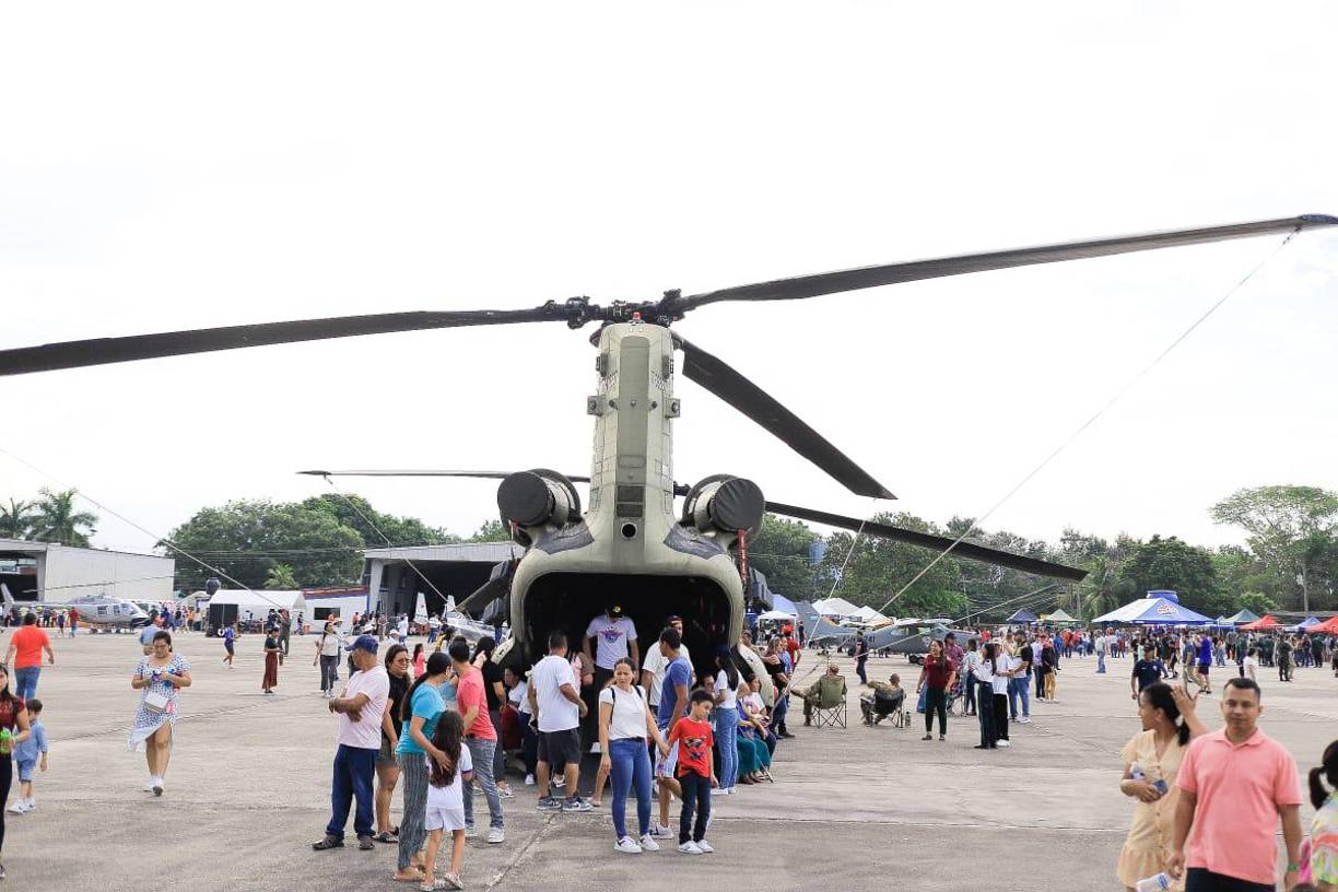 Los boletos están a la venta en la entrada de la base aérea a partir de las 8:00 de la mañana. 