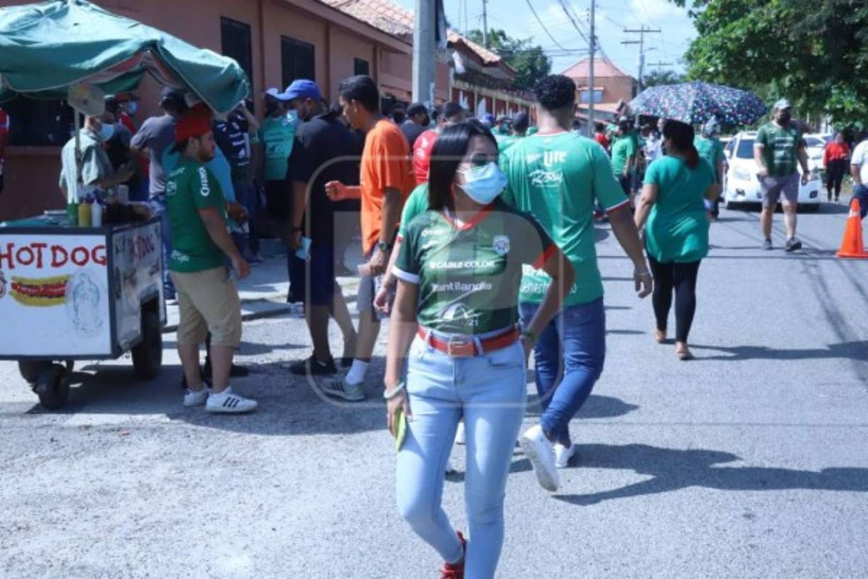 Esta jovencita fue captada en las afueras del estadio Yankel Rosenthal...