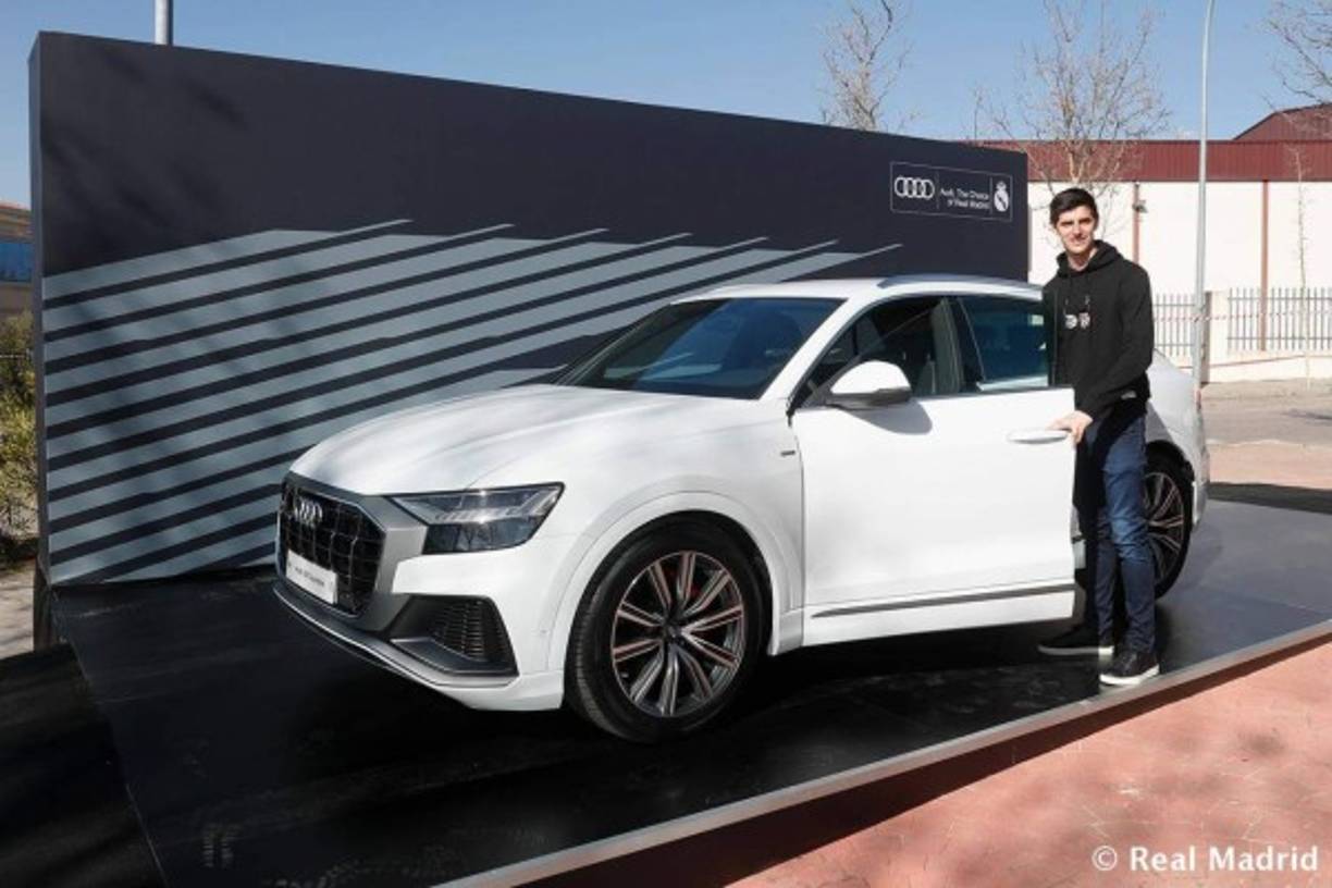 Thibaut Courtois eligió el modelo Q8 50 TDI quattro tiptronic en color blanco glaciar con un precio de 86170 euros.