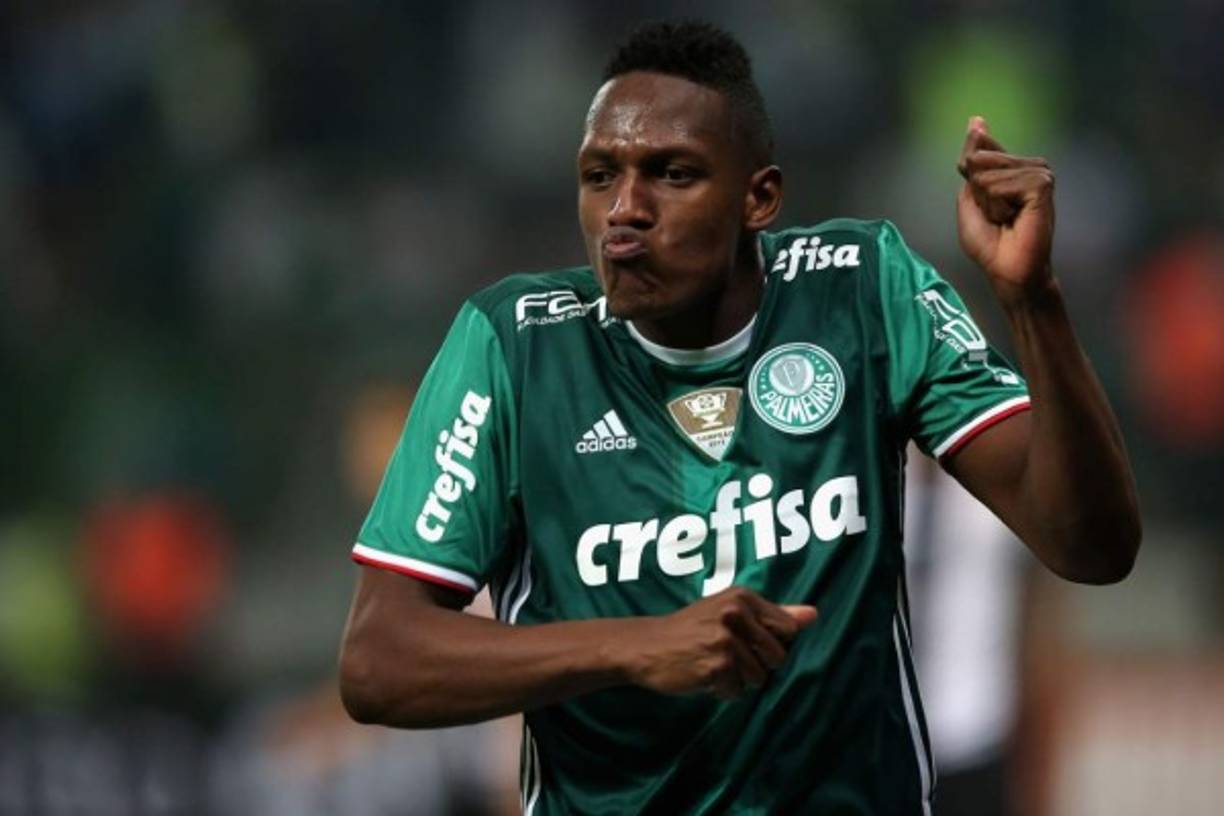 Yerry Mina, central deseado por el Barcelona, se lesionó la pasada noche en la Copa Libertadores y su equipo, el Palmeiras, se eliminó de la máxima competición sudamericana. Sin embargo, parece que la baja será de sólo un mes por lo que el colombiano podría fichar por el Barça este mismo verano.