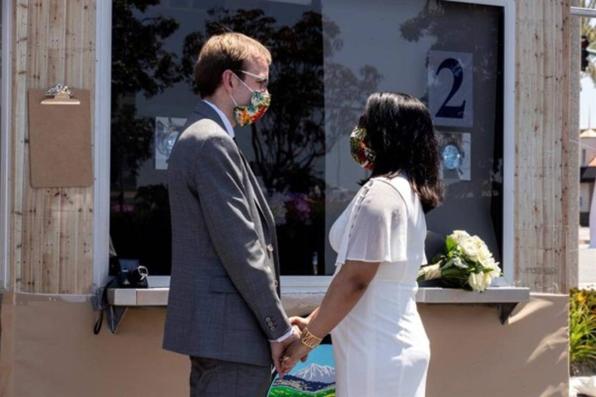 En Nueva York, las parejas que deseen casarse no tengan problemas para llevar a cabo su sueño ya que las autoridades de este estado anunciaron que permitirán los enlaces a través de Zoom u otras plataformas telemáticas.<br/>