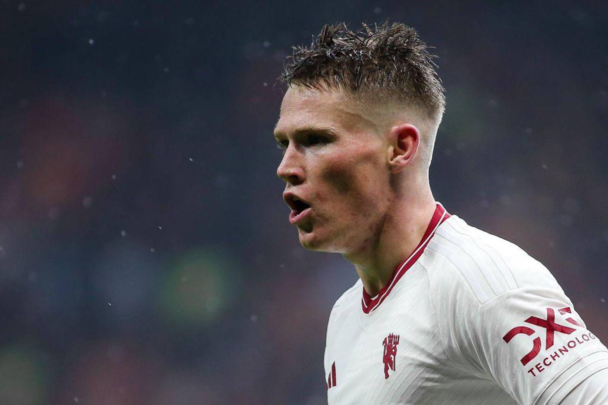 Erik Ten Hag confirma la salida de McTominay rumbo al Napoli: “Tengo sentimientos encontrados porque hubiera preferido no perderlo. Lleva el Manchester United en las venas, así que estoy feliz por él pero lo quería aquí”.