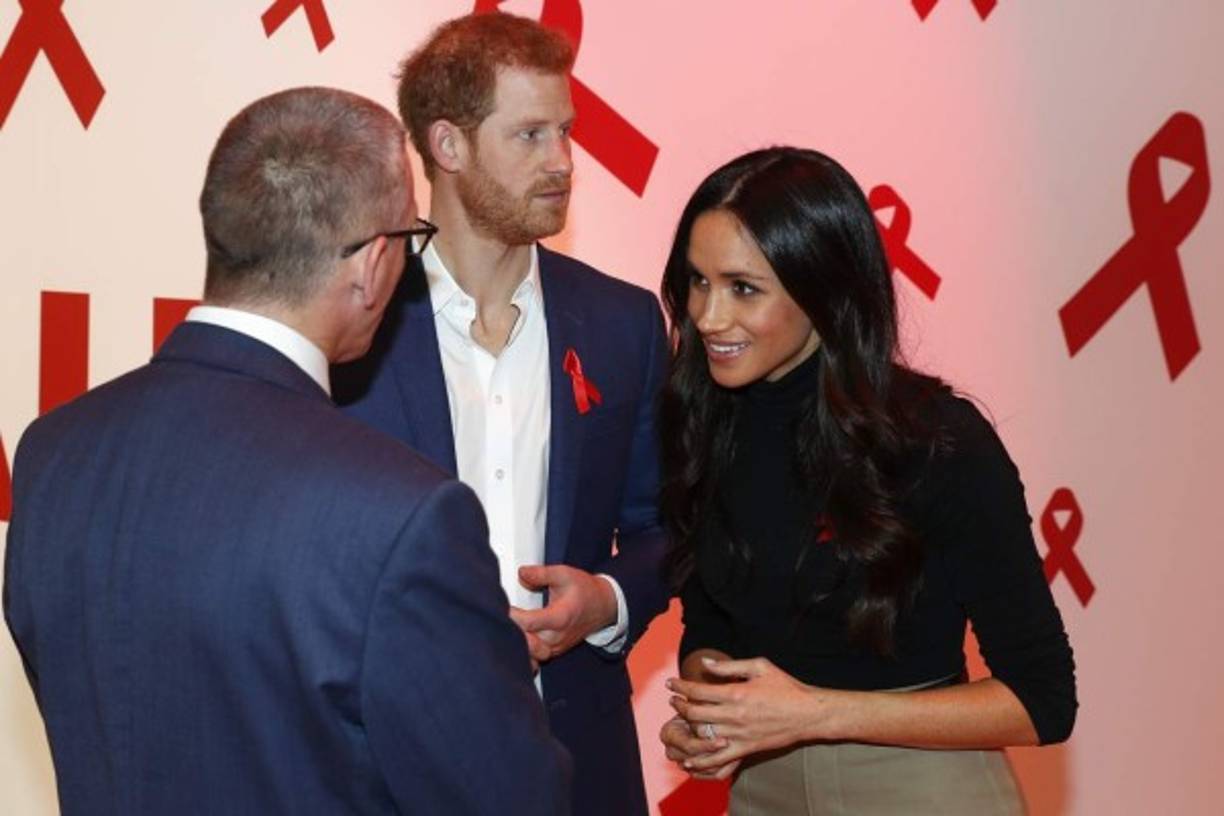 Tras el paseo, Enrique y Meghan visitaron una asociación de ayuda a enfermos de sida y luego una escuela que participa en un programa contra la delincuencia juvenil.