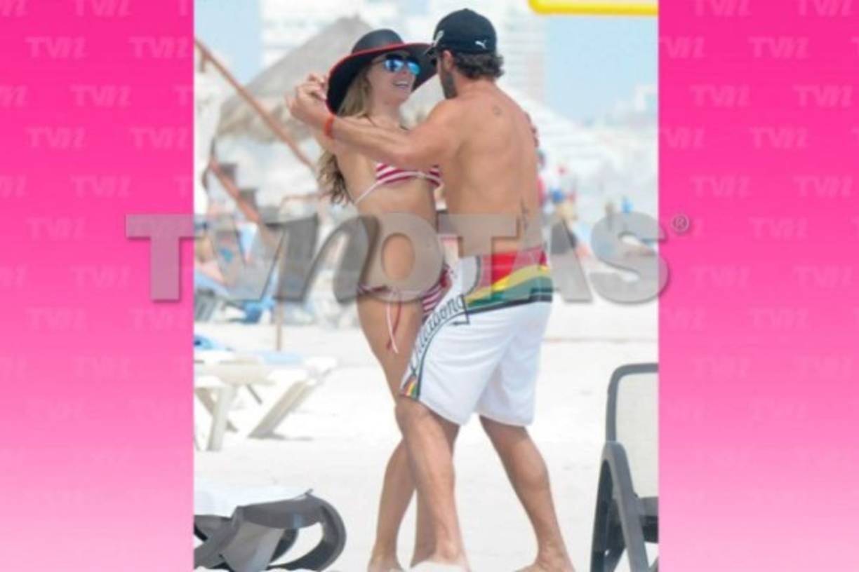 Al actor, que solo tiene un mes de casado, se le ve bastante coqueto y juguetón Marjorie. En una de las fotos Soto está cargando a la artista hasta otro lado de la playa.