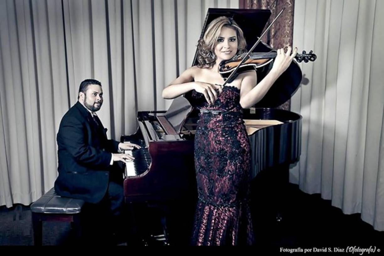 Dúo Rouge<br/><br/>Un evento lleno de clase es el que prepara esta pareja en el centro comercial Galerías del Valle en la colonia Jardines del Valle. La cita es mañana sábado a partir de las 2:30 pm.