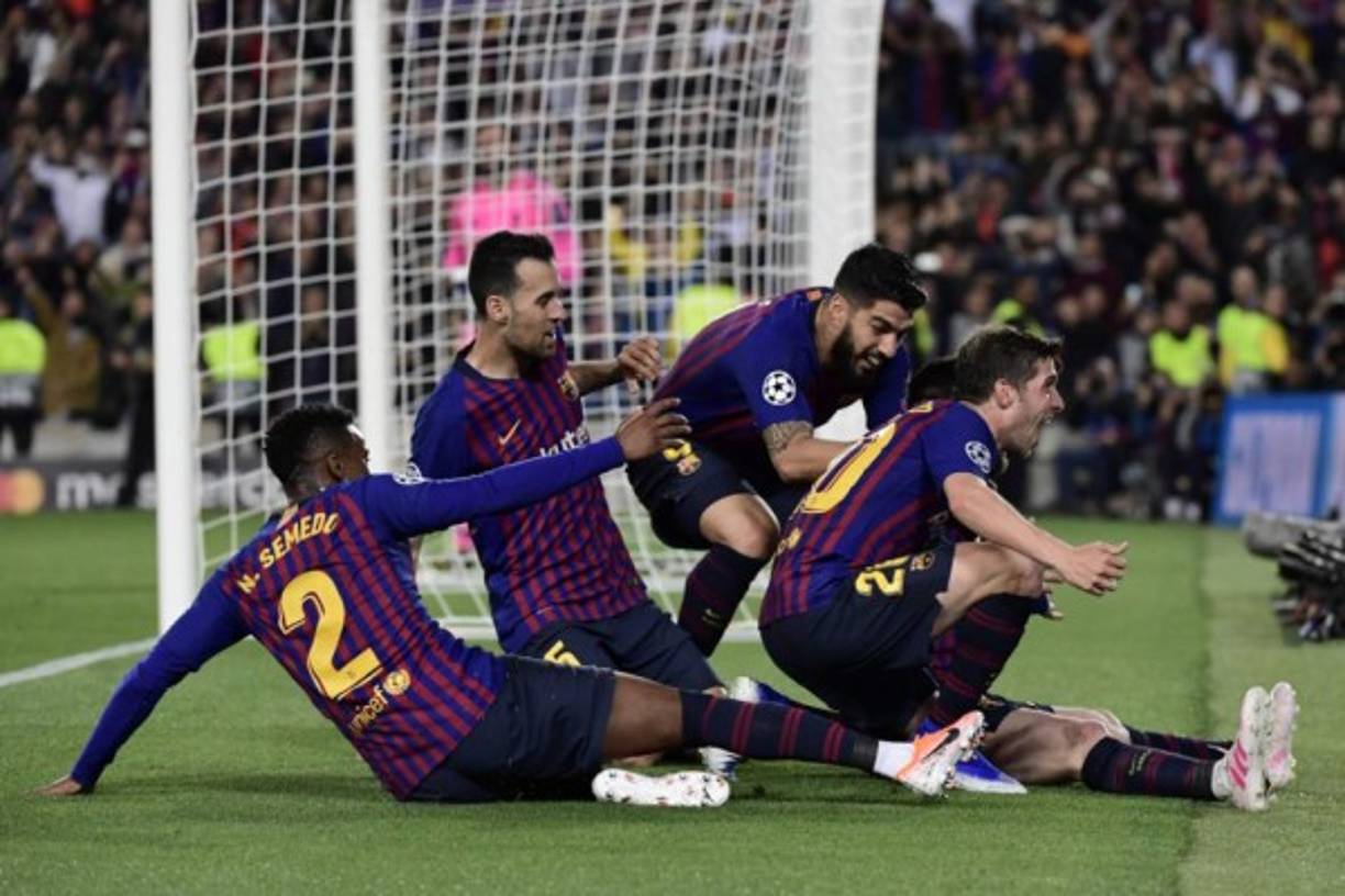 Los compañeros de Messi se unieron a los festejos.