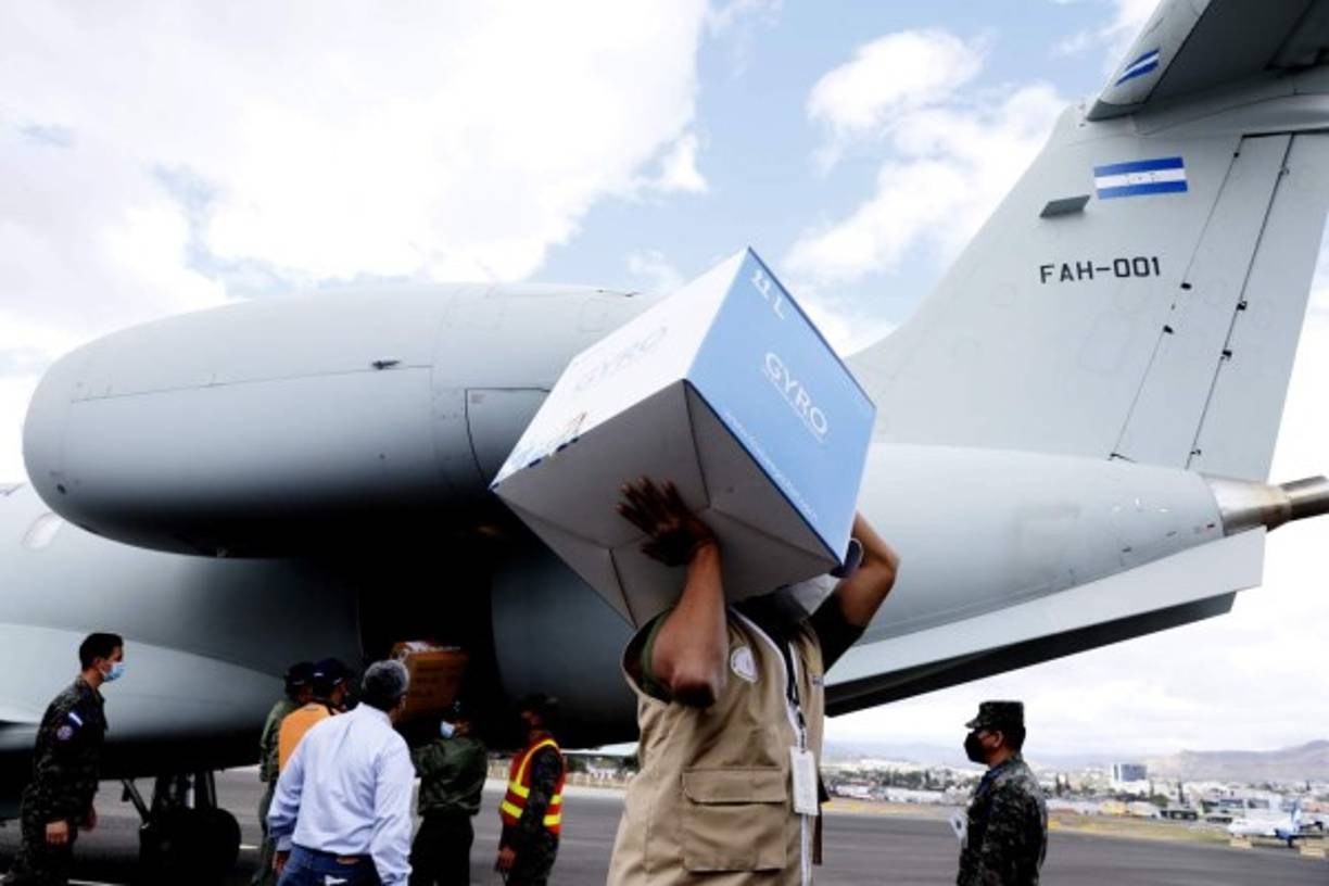 La vacuna que llegó este jueves a Tegucigalpa procedente del Estado de Israel es la vacuna Moderna, la cual fue autorizada en Estados Unidos bajo uso de emergencia por la Food and Drug Administration (FDA).<br/><br/>