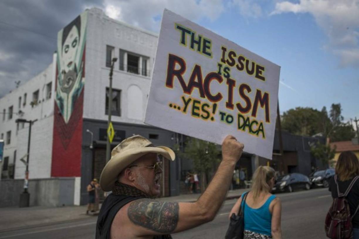 'Estoy a favor de la inmigración legal y de soñadores americanos, solo quiero que sean legales. No es un asunto político, es un tema de la Constitución', dijo Fred Macintosh, de 55 años, a la AFP.<br/>