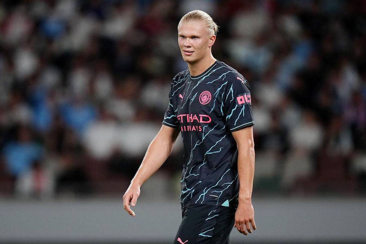Desde España aseguran que el Real Madrid comenzó a preguntar por la cláusula de liberación de Erling Haaland a final de temporada. El delantero tiene contrato con el Manchester City hasta 2027, pero en junio cualquier club tendrá la posibilidad de ficharlo por solo 100 millones de euros, una cifra muy accesible para los blancos. 