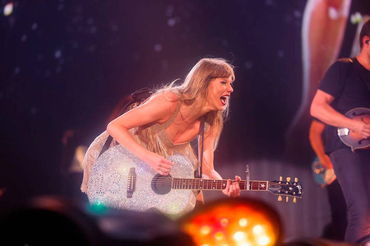 Weiny Machado ha pedido respuestas, incluso sobre si a los asistentes se les permitió traer botellas de agua. “Quiero que se determine si realmente se les prohibió traer agua, si hubo negligencia en la prestación de asistencia. Sé que la cantante estaba repartiendo agua a sus fans, y eso es absurdo para un evento de esta magnitud. Nada podrá devolverme a mi hija, pero espero que, si se confirma la negligencia, alguien sea castigado, para que esto no le pase a nadie más”.