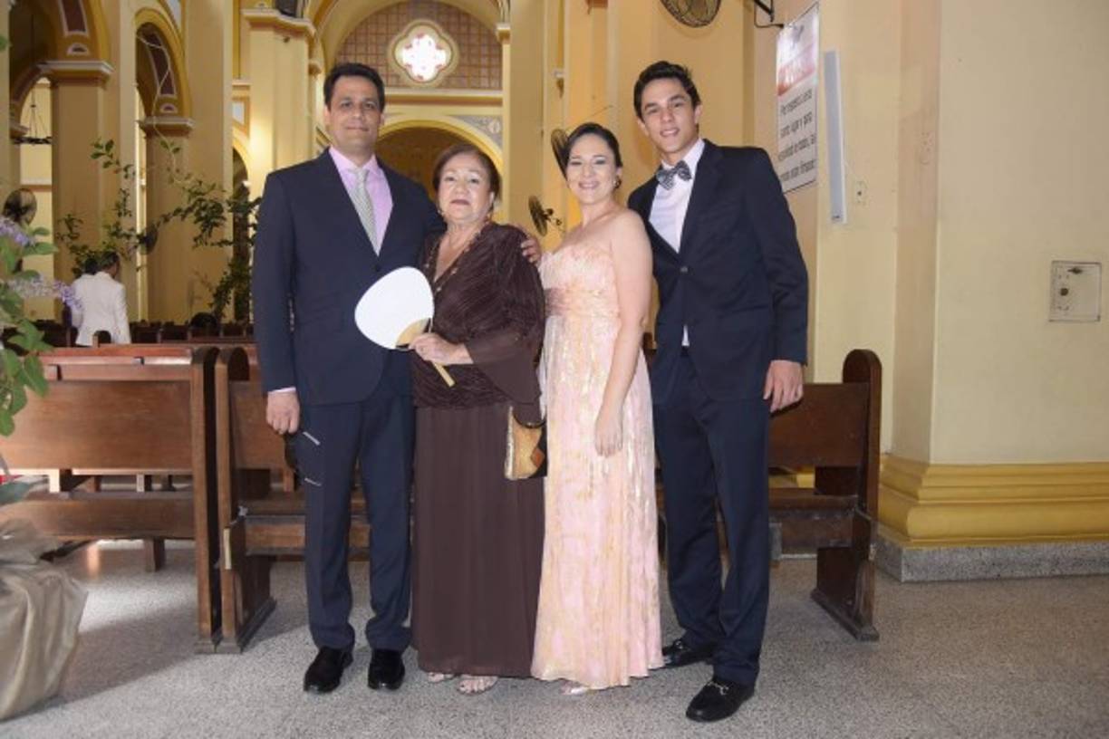 Orlando Rivera, Ana María Nacher, Montserrat y Orlando Rivera.