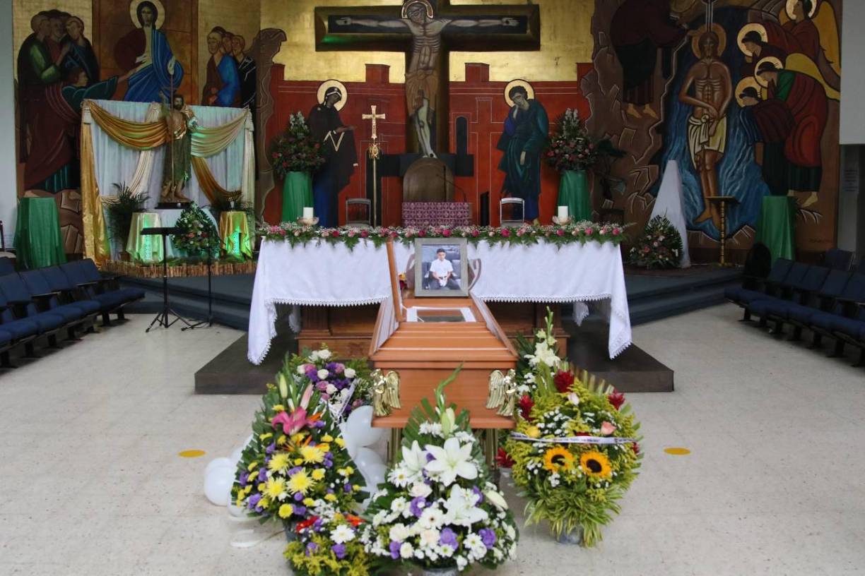 Inicialmente se dio a conocer que el responsable del crimen sería un compañero del mismo centro educativo, por lo que agentes de la Policía Nacional retuvieron a dos estudiantes para efectos de investigación, pero fueron dejados en libertad.