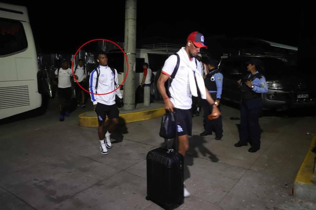 Gracias a sus destacadas actuaciones con las reservas de Olimpia, el DT argentino lo llevó al primer equipo y en su debut logró firmar un golazo.