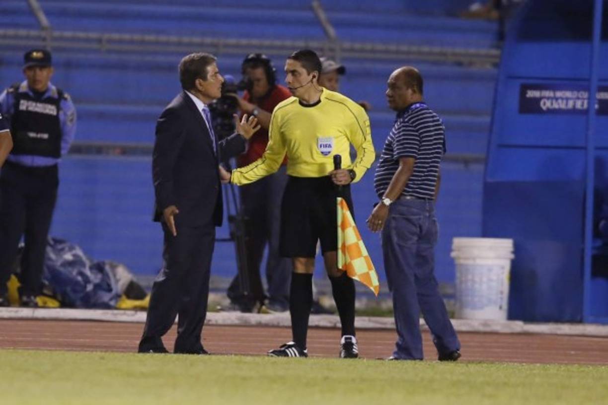 El colombiano se fue expulsado en el duelo ante los salvadoreños por la tercera jornada de la eliminatoria rumbo al Mundial de Rusia 2018.