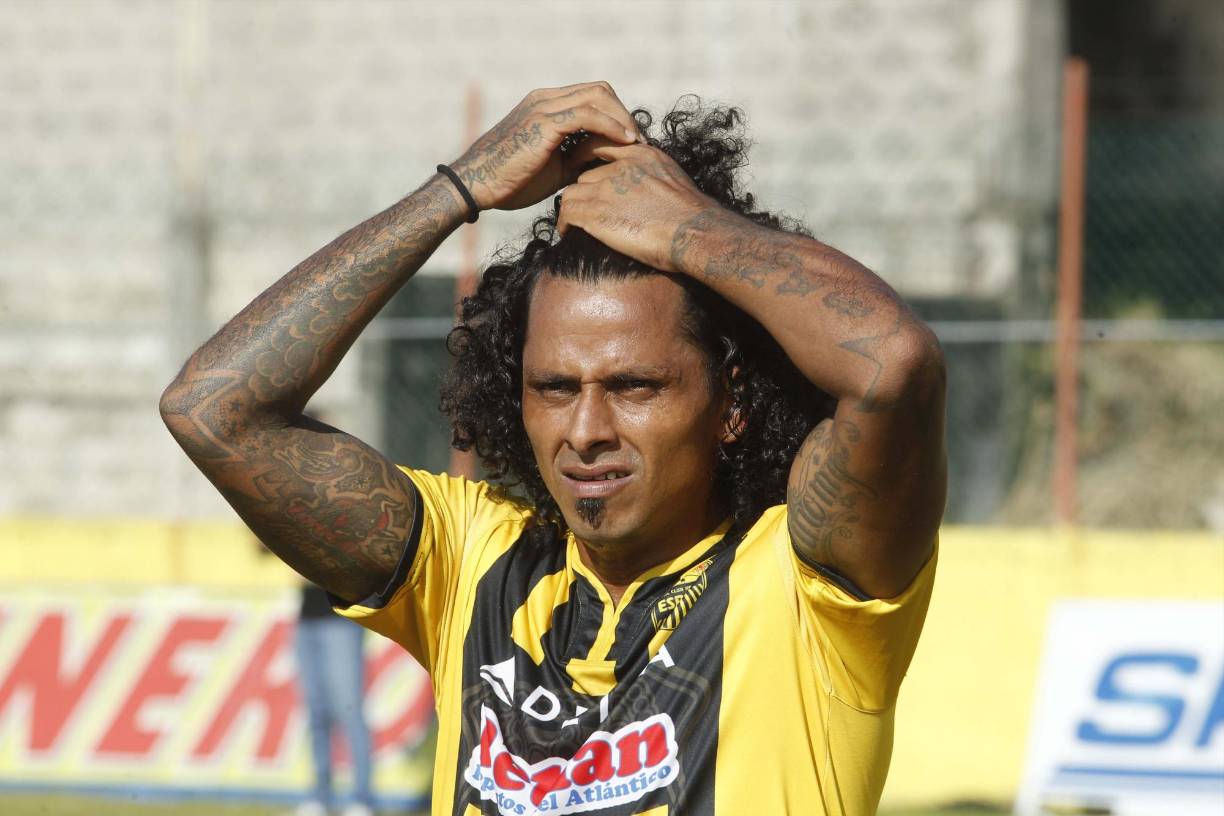 Wilfredo Barahona jugó en clubes como Real España, Olimpia, Juticalpa, Real Juventud, Atlético Choloma.