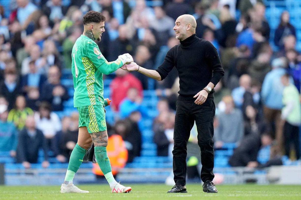 Guardiola le pide a Ederson que no salga del Manchester City: “Me gustaría que decidiera su futuro lo antes posible. Espero que se quede con nosotros. Es una persona que amo, a quien quiero mucho. Es un porterazo. Si se tiene que ir... con todo el dolor en el corazón, lo entenderé”. El arquero tiene ofertas de Arabia Saudita.