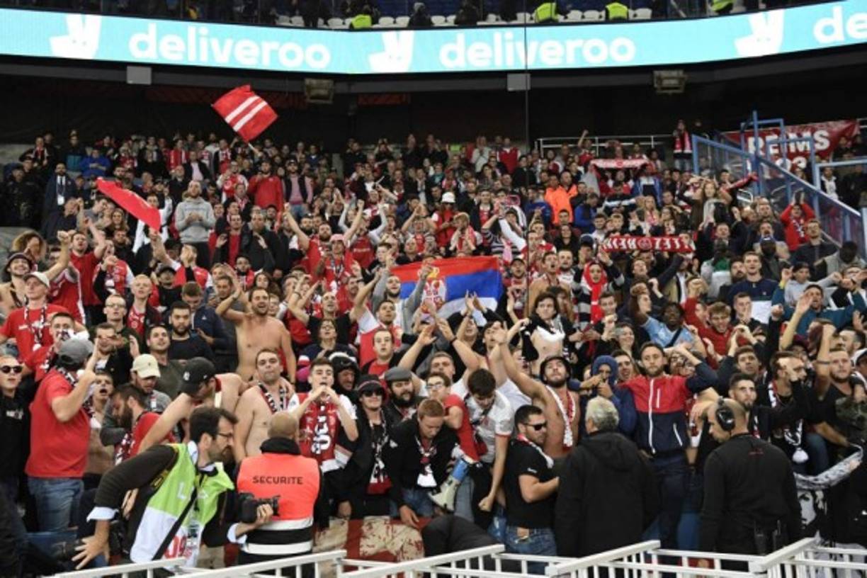 La afición del Reims celebró por todo lo alto la victoria en campo del PSG.