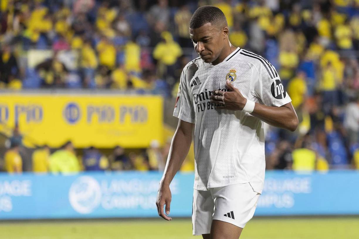 Kylian Mbappé, cabizbajo por el nuevo empate del Real Madrid en la Liga Española.