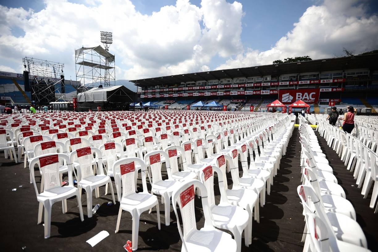 En su repertorio musical tampoco pueden faltar las canciones que lo llevaron al estrellatoy lo convirtieron en uno de los máximos exponentes de la música romántica en América Latina. Entre esos clásicos destacan “Señora de las cuatro décadas”, “Historia de taxi”,“Olvidarte”, “Te conozco”, “Dime que no”, “Desnuda”, entre otros.
