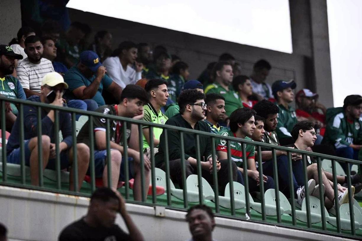 Los aficionados verdolagas disfrutaron de una tarde de fútbol y del triunfo del Marathón.