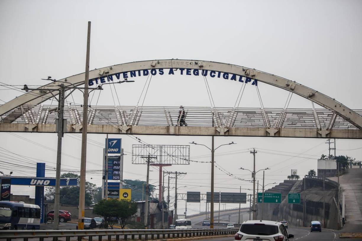 Exponerse al aire tóxico, según Videa, tendrá “consecuencias lamentables” como el aumento de pacientes con asma bronquial, enfisema pulmonar, bronquitis, fibrosis y problemas cardíacos, por lo que pidió a la población utilizar mascarilla en exteriores.