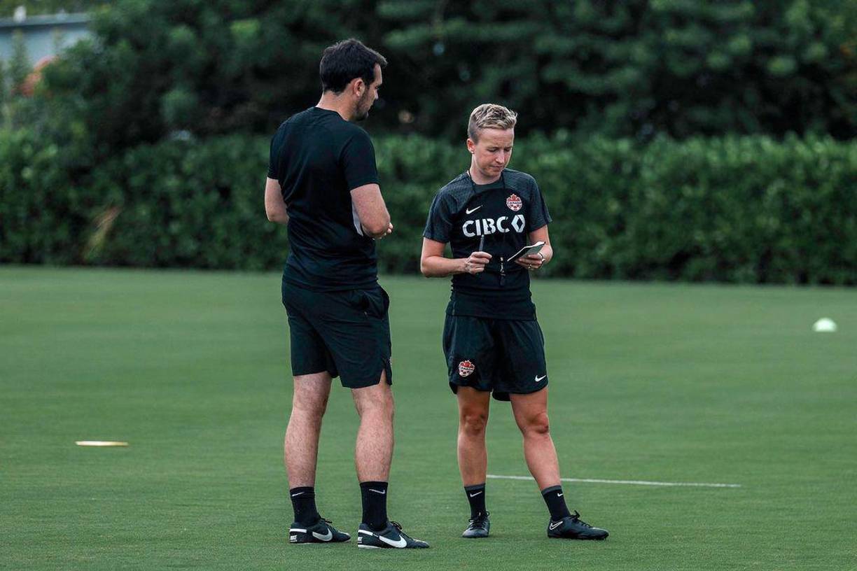 Ya habían sido enviados de vuelta a su país tanto Jasmine Mander como Joey Lombardi. El analista llegó a ser detenido por la polícia francesa y recibió una sentencia de ocho meses de prisión que quedó en suspenso.