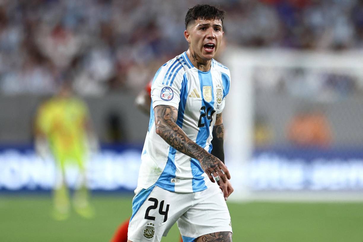 Volantes: Enzo Fernández del Chelsea también sería otro de los titulares ante el conjunto ecuatoriano en la Copa América. 