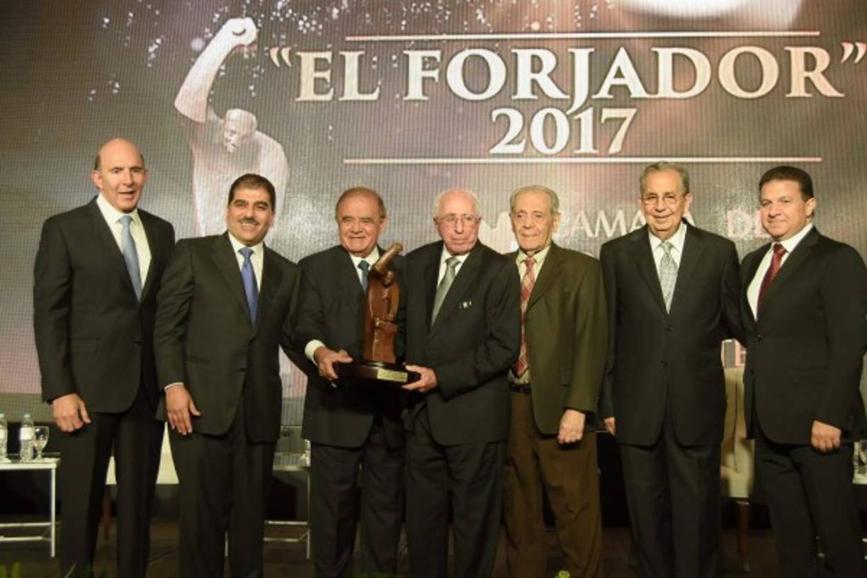 Roberto Larach, Jorge Faraj, Alberto Díaz Lobo, Camilo Kafati, Napoleón Larach, José Francisco Saybe y Jesús Canahuati.