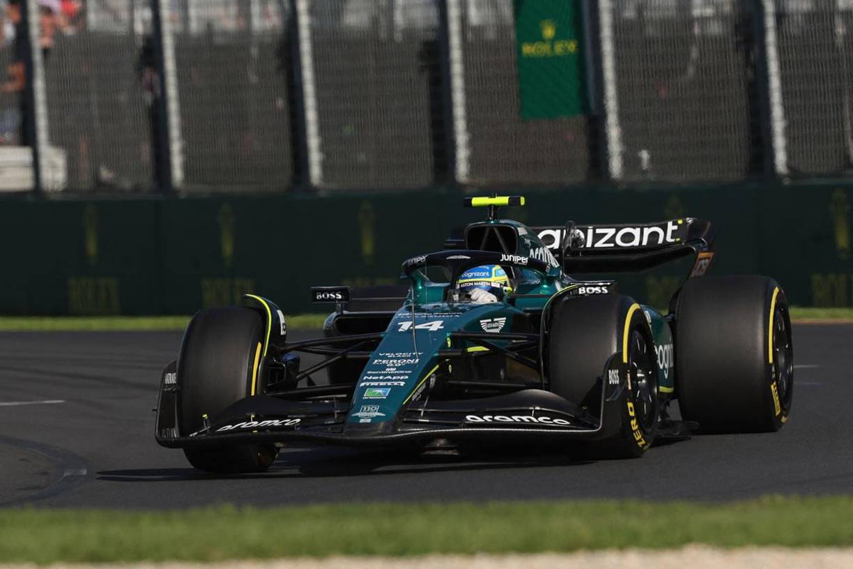 Sin embargo, en lo personal parece que no todo va sobre ruedas ya que, tras el Gran Premio de Australia, el asturiano informó en sus redes sociales que la relación con la ruptura con la que hasta ahora era su novia, la periodista deportiva, Andrea Schlager.