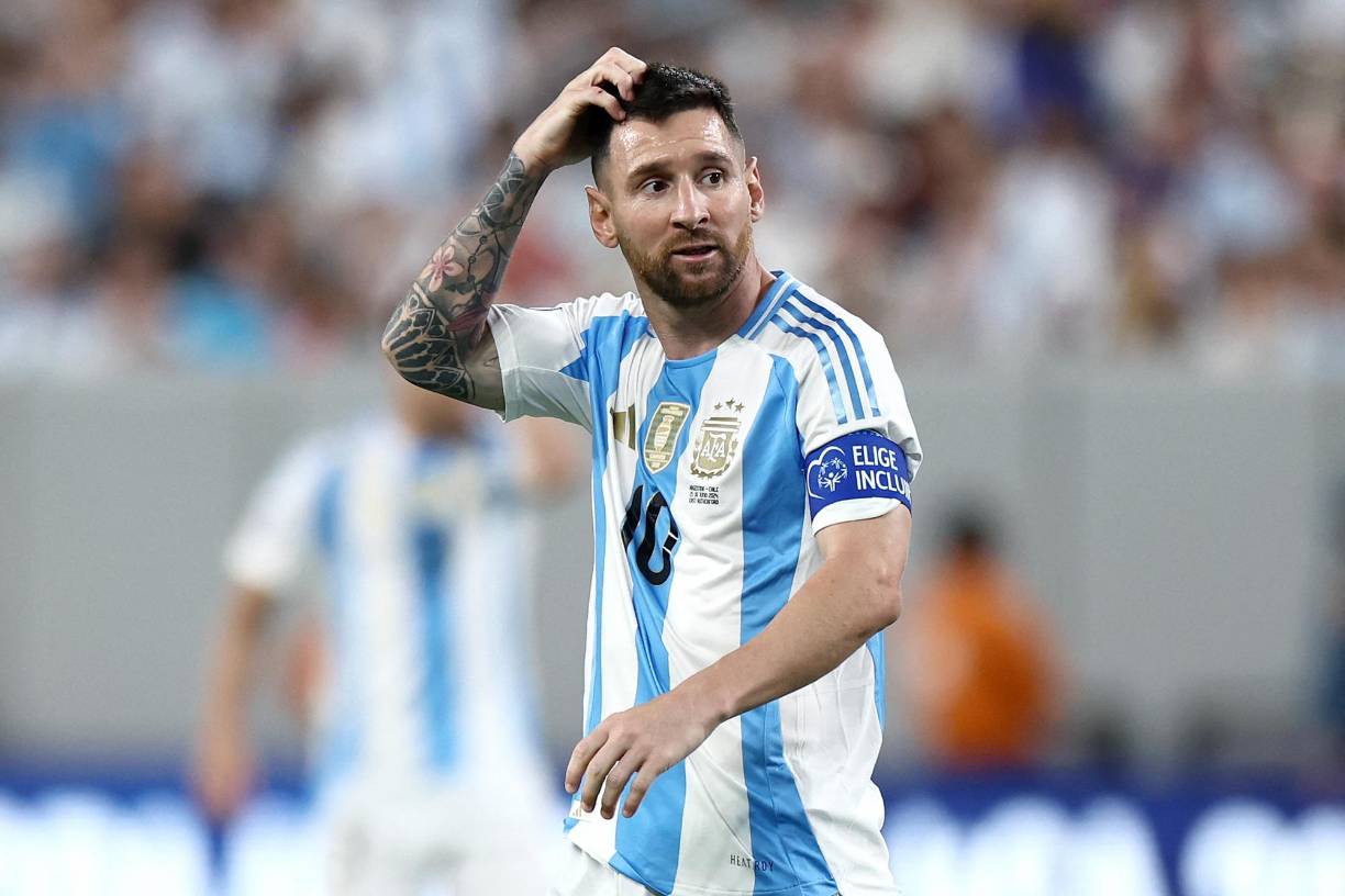 Atacantes: Lionel Messi no jugó ante Perú por su lesión, pero realizó los entrenamientos y todo parece indicar que arrancará desde el inicio ante Ecuador.