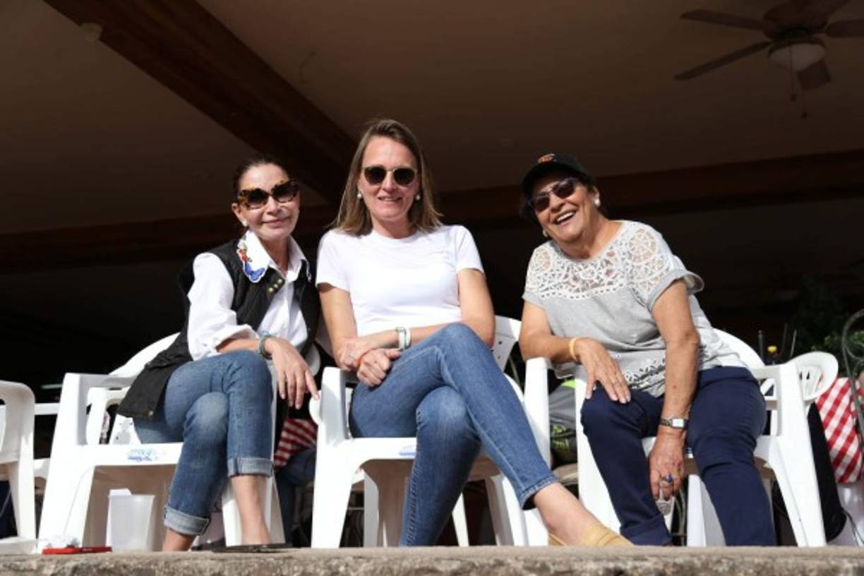 Las damas capitalinas disfrutaron el ecuestre.