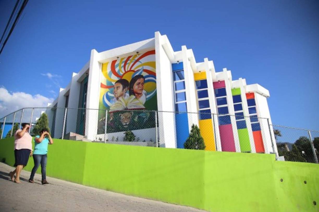 Una fundación canadiense ha hecho posible establecer las bibliotecas en honduras a través de plan Internacional Honduras<br/>