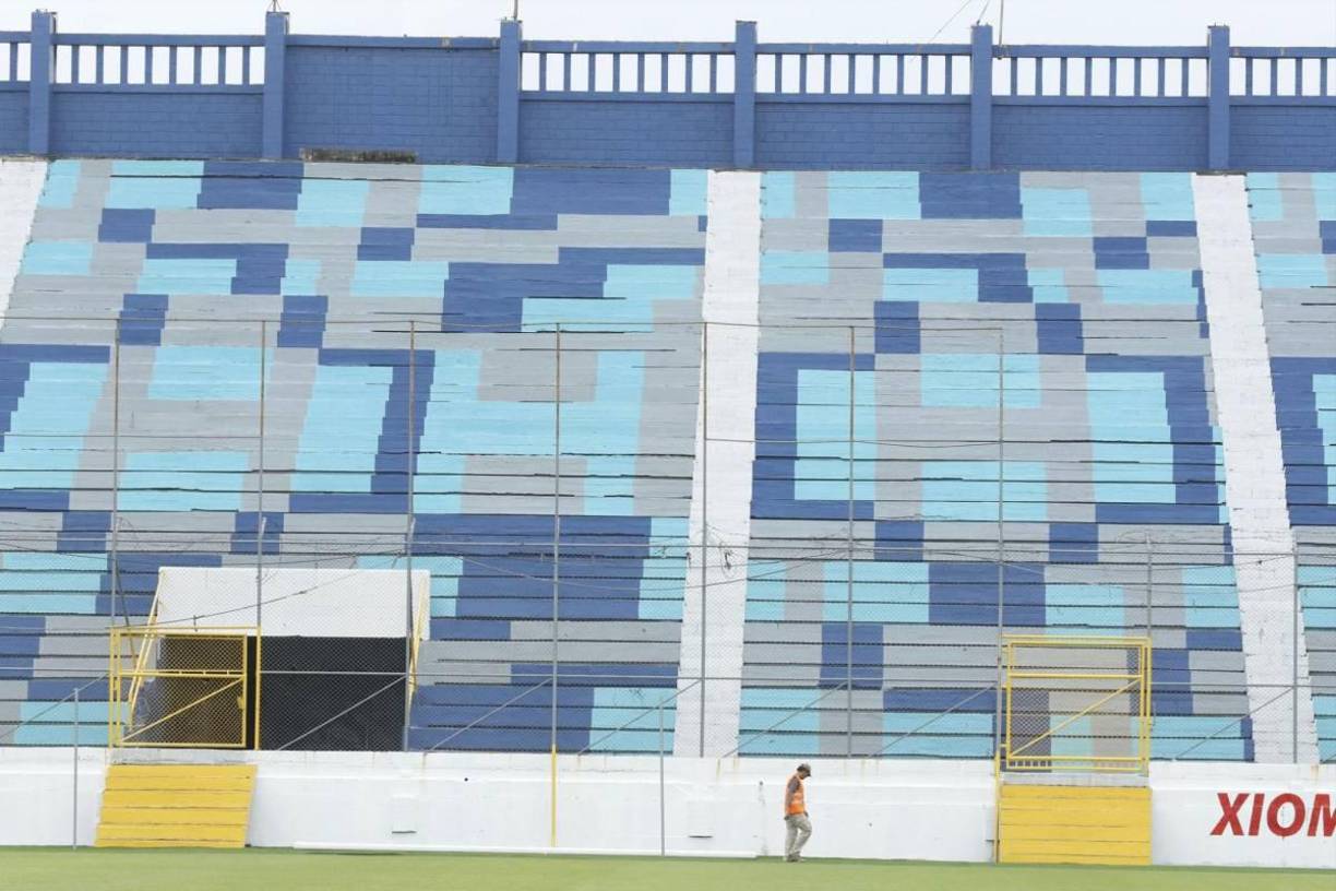 También se culminó el pintado de las graderías de dos tonalidades de azul, gris y blanco.