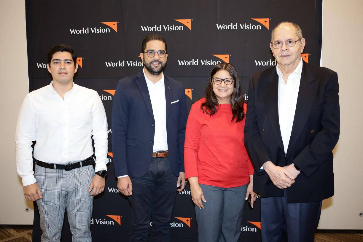 Quintín Juárez, Víctor Almante, Claudia Sandoval y Roberto Leiva