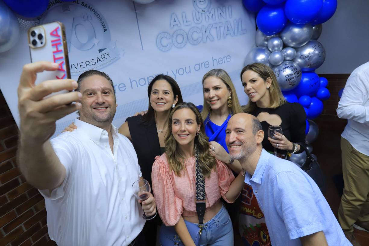 Ameno cóctel para celebrar 70 aniversario de la EIS