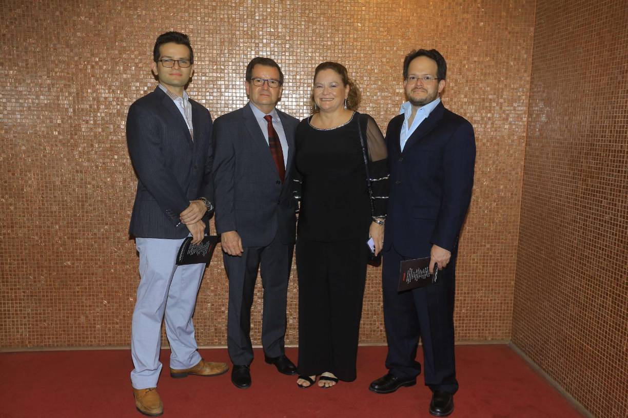 Liam, Rubén, Cecilia y Daniel Wolozny