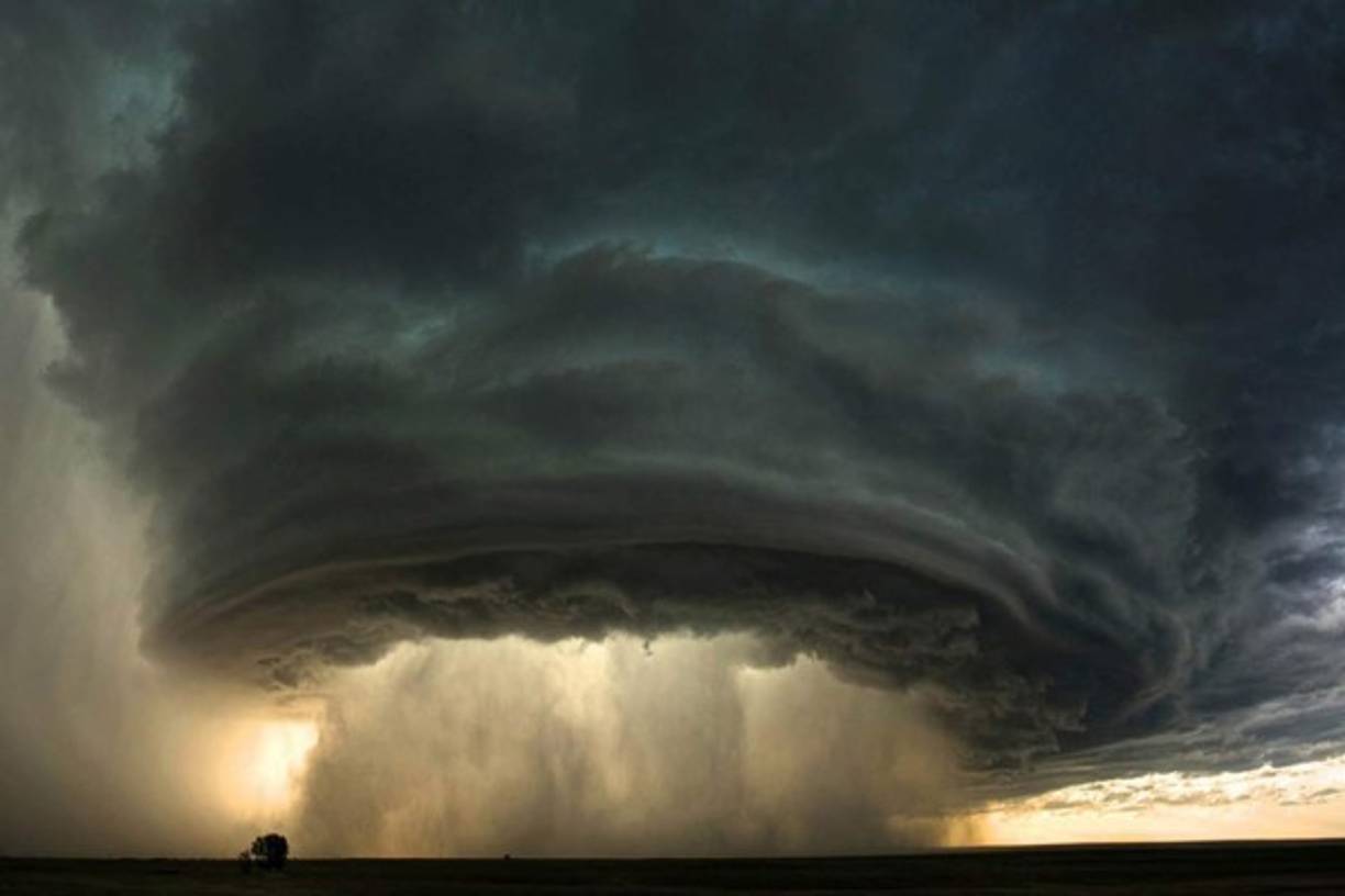 2. Supertormentas<br/><br/>Cuando la temperatura de los océanos se vuelve más cálida, las tormentas son más intensas. El calentamiento global puede hacer que la intensidad de las tormentas aumente, así como la cantidad de las mismas.