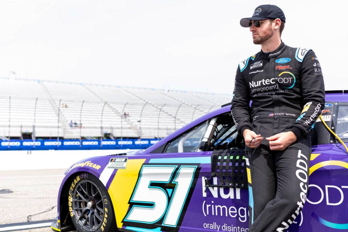 Cody Ware es integrante de la National Association for Stock Car Auto Racing, más conocida como NASCAR. Integraba divisional Cup, la primera categoría de la asociación. Hoy está metido en serios problemas con la justicia.