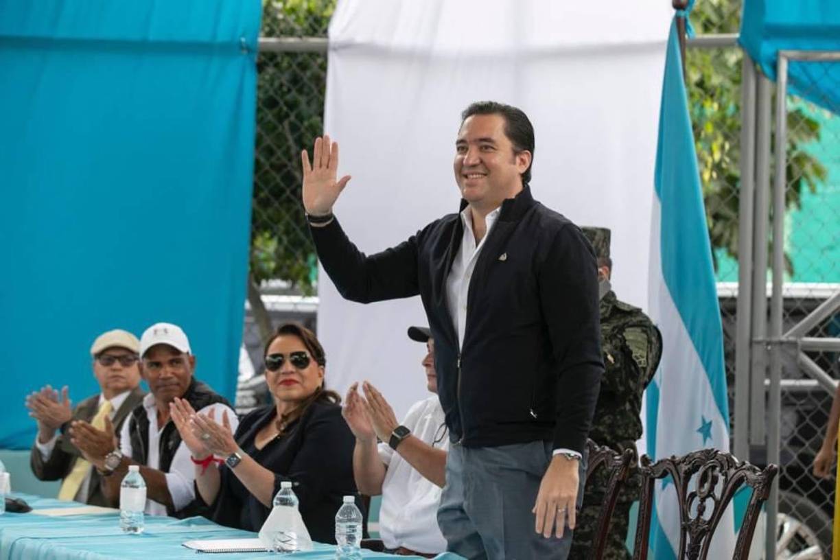 ”Siguiendo los consejos de médicos especialistas me he sometido a una cirugía de reemplazo de la cadera izquierda”, escribió en una “storie” en la red social Instagram. 