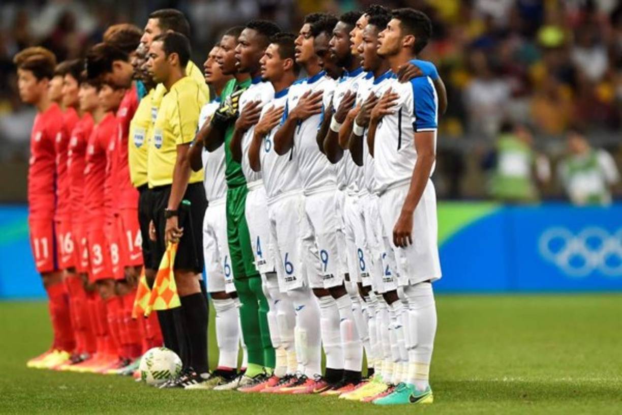 Corea del Sur salió con Gu Sungyun, Sim Sangmin, Lee Seulchan, Jang Hyunsoo, Son Heungmin, Moon Changjin, Ryu Seungwoo, Hwang Heechan, Park Yongwoo, Jung Seunghyun y Kwon Changhoon.